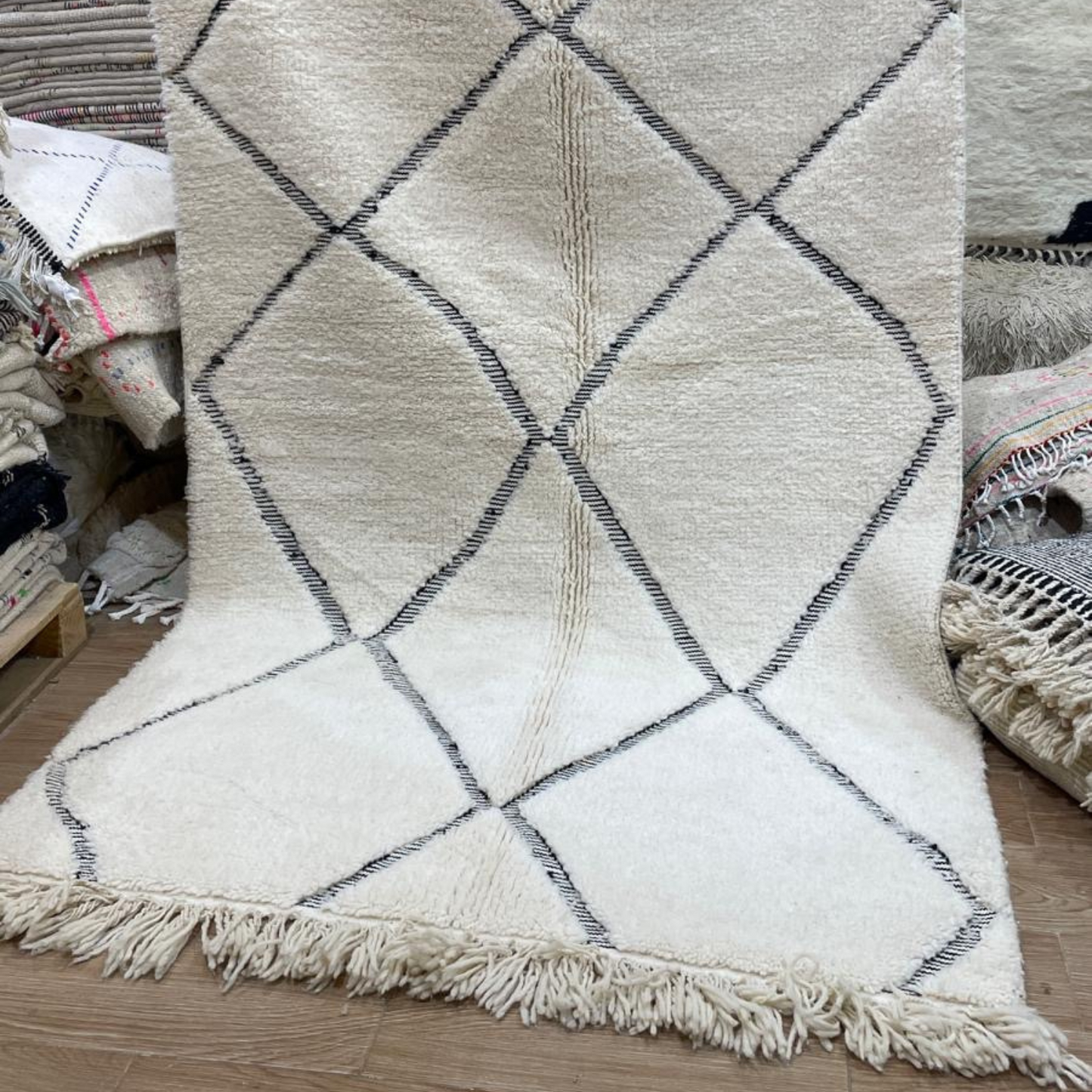 tapis avec losanges noir et blanc