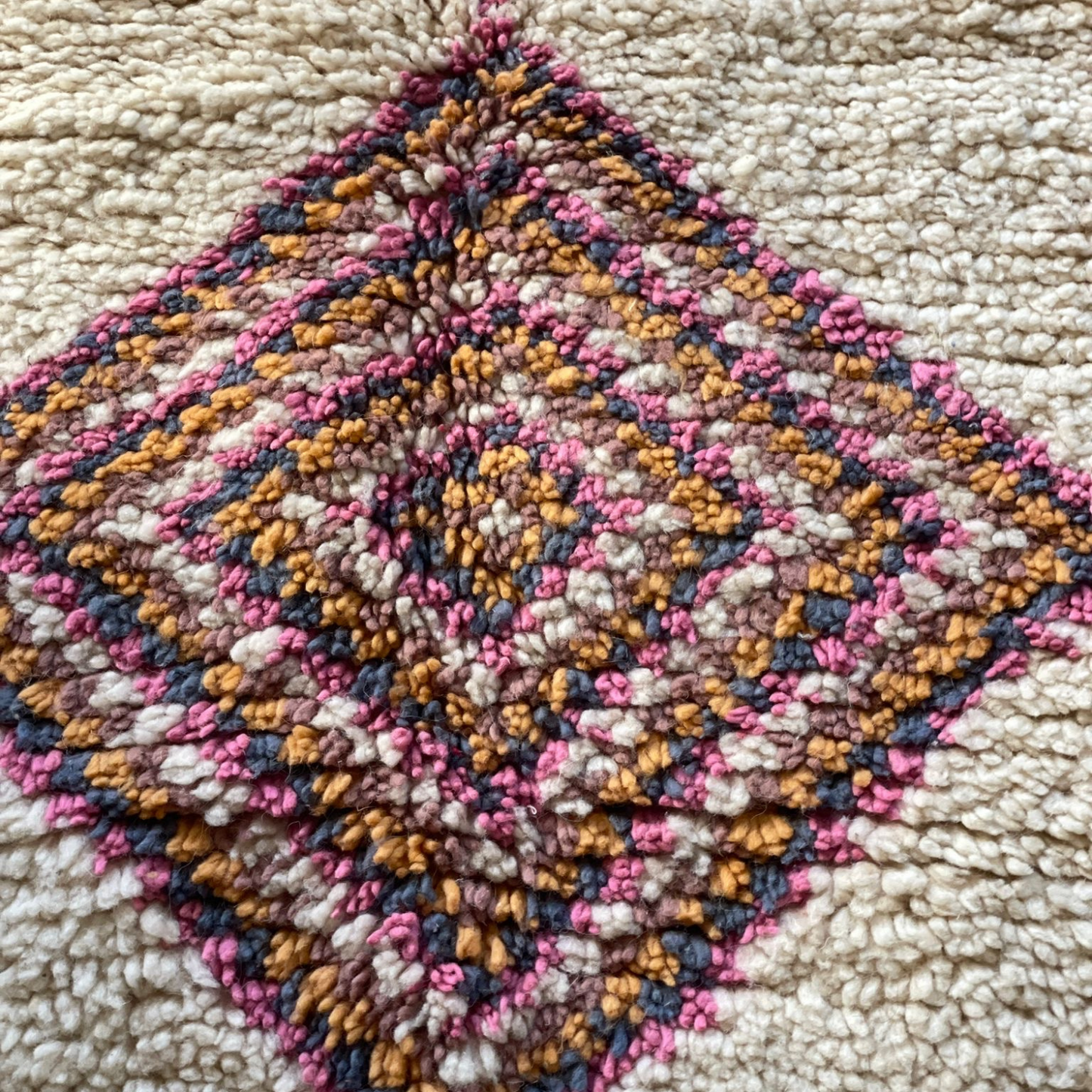 Tapis motifs berbères colorés - A313