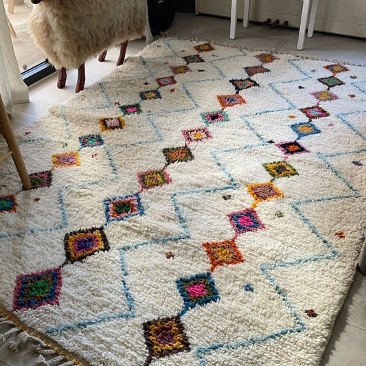 Tapis Azilal écru losanges motifs colorés - A317