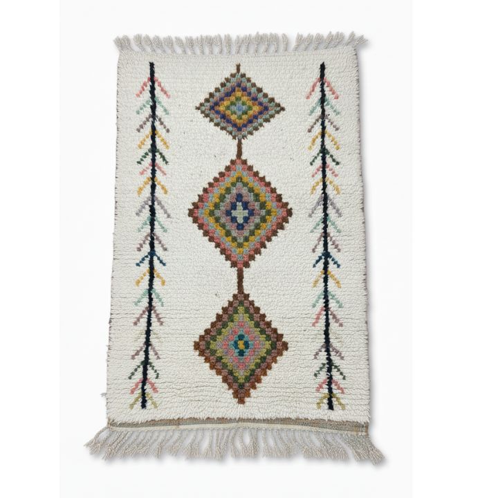 Tapis blanc losanges de couleur