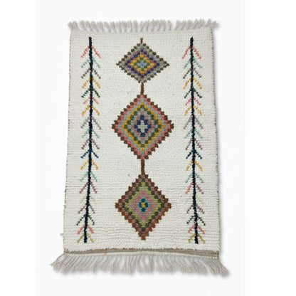 Tapis blanc losanges de couleur