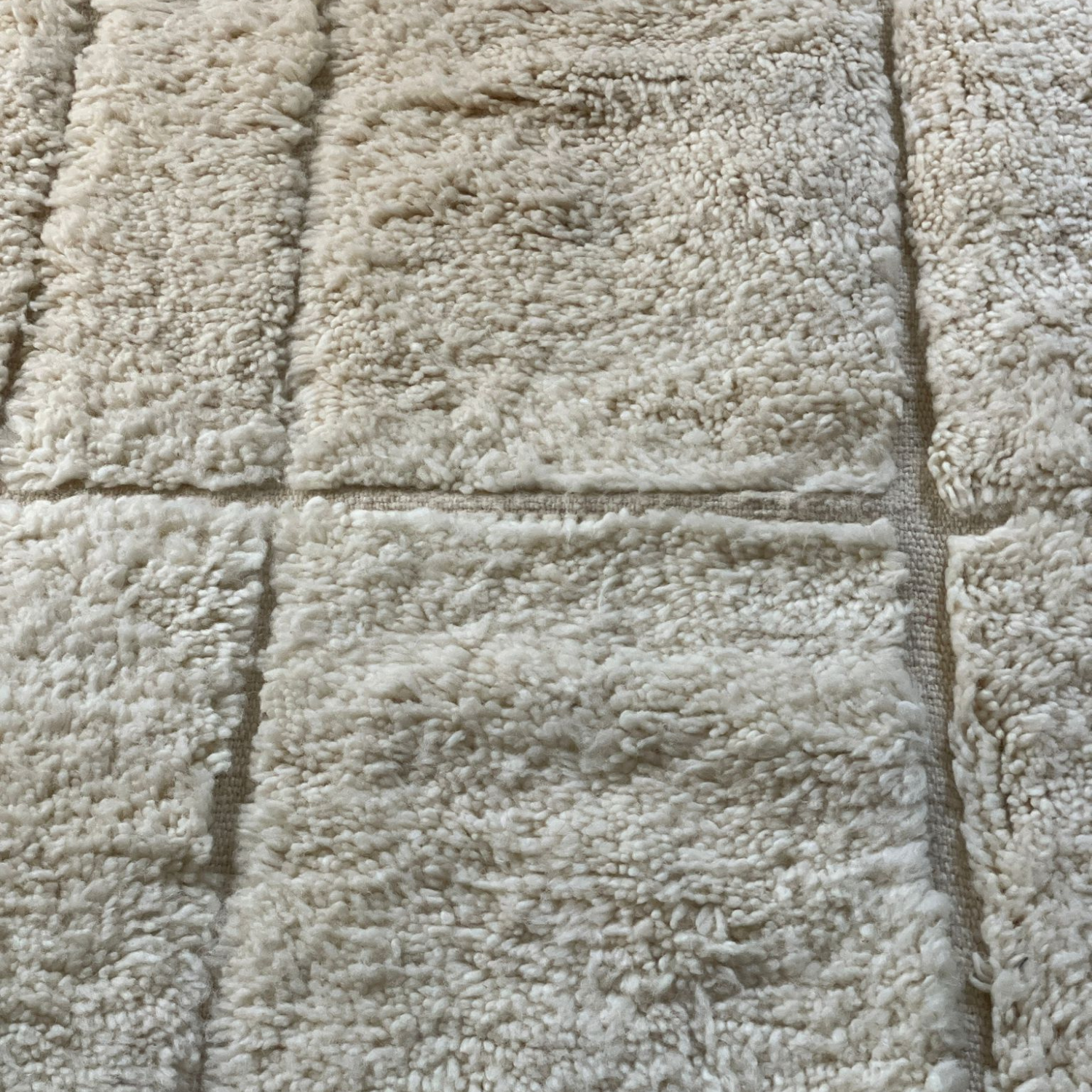 tapis laine avec forme carré blanc 